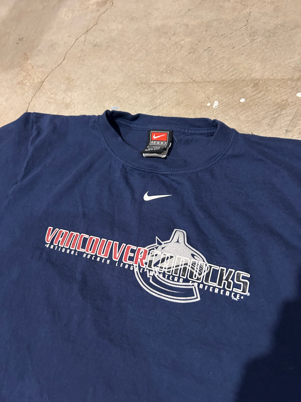 Vintage Nike Team Vancouver Canucks Tee (M)