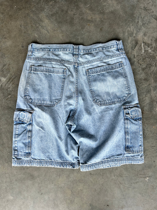 Vintage Light Wash Wrangler Cargo Jorts (32W)