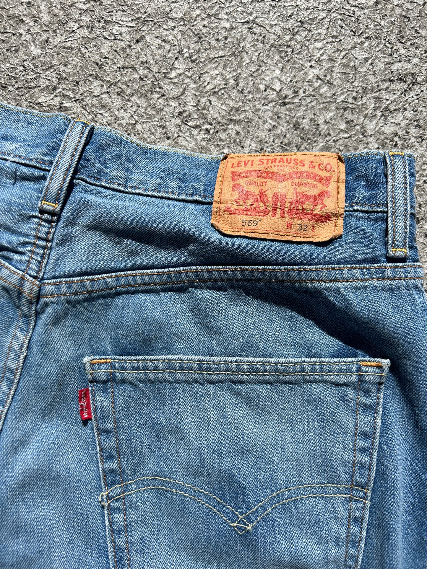 Levi’s 569 Jorts (32W)