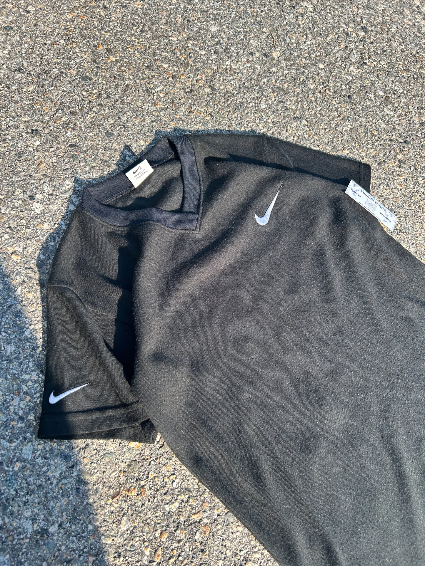 Vintage 90s Nike V-neck Tee (M)