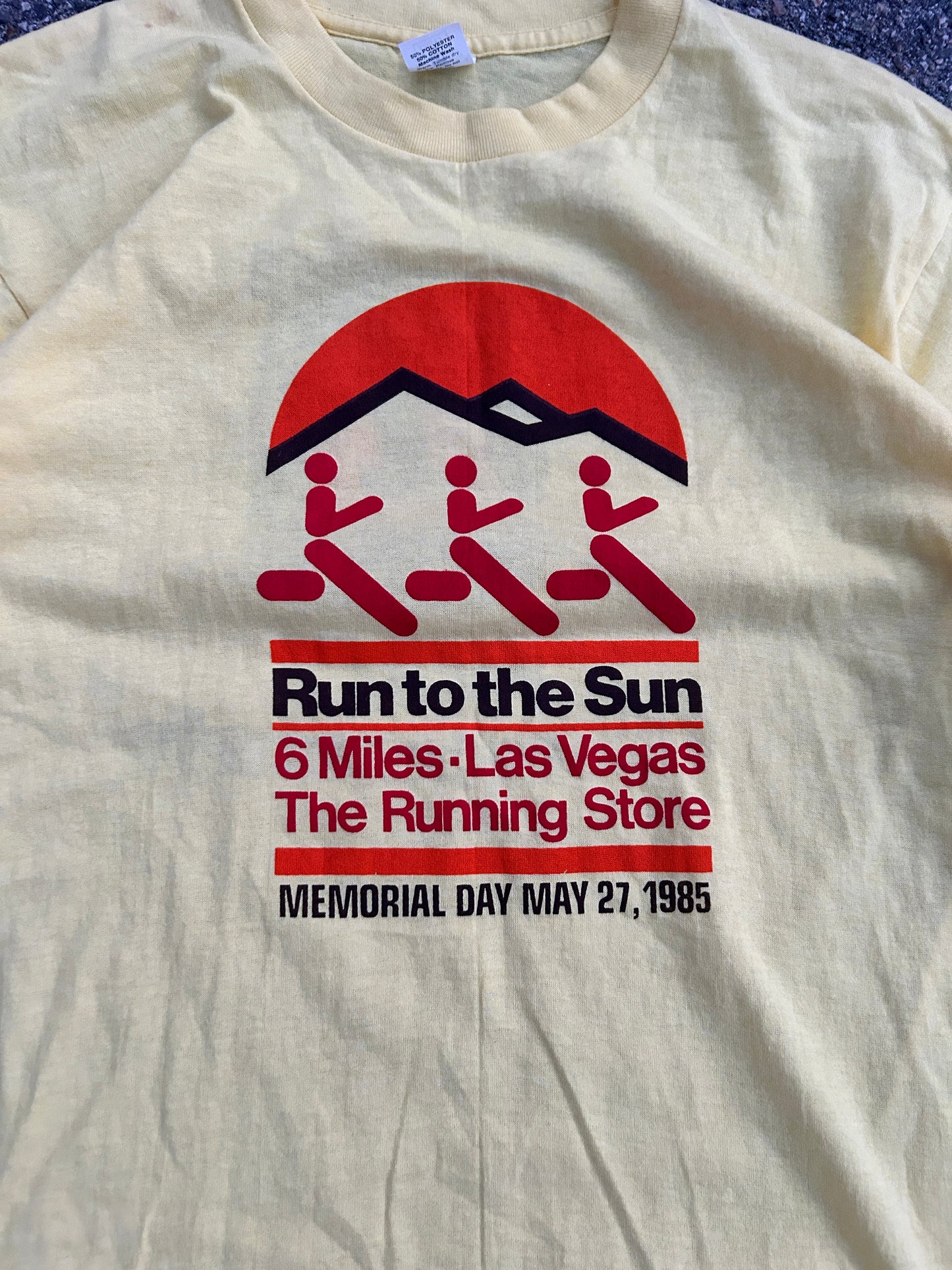 Vintage 1985 Single Stitch Run To The Sun Tee (L)