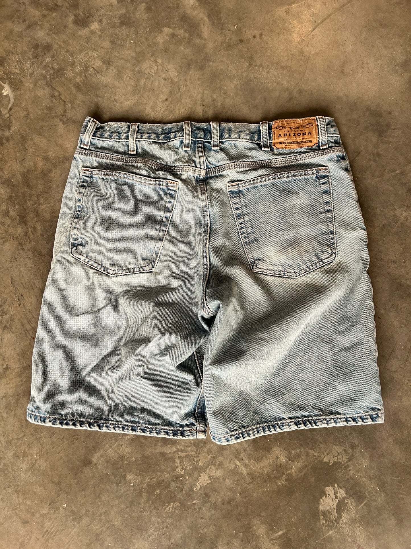 Vintage Arizona Lightwash Jorts (36W)