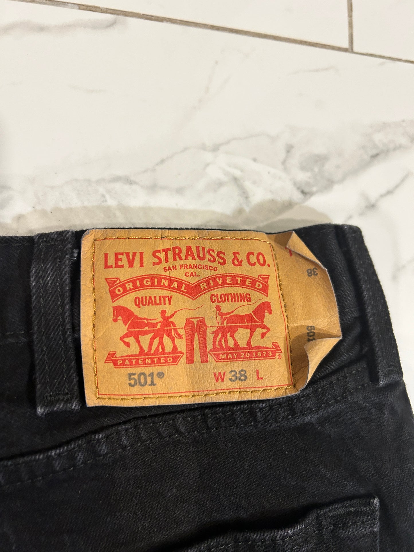 Black Levi’s 501 Jorts (38W)