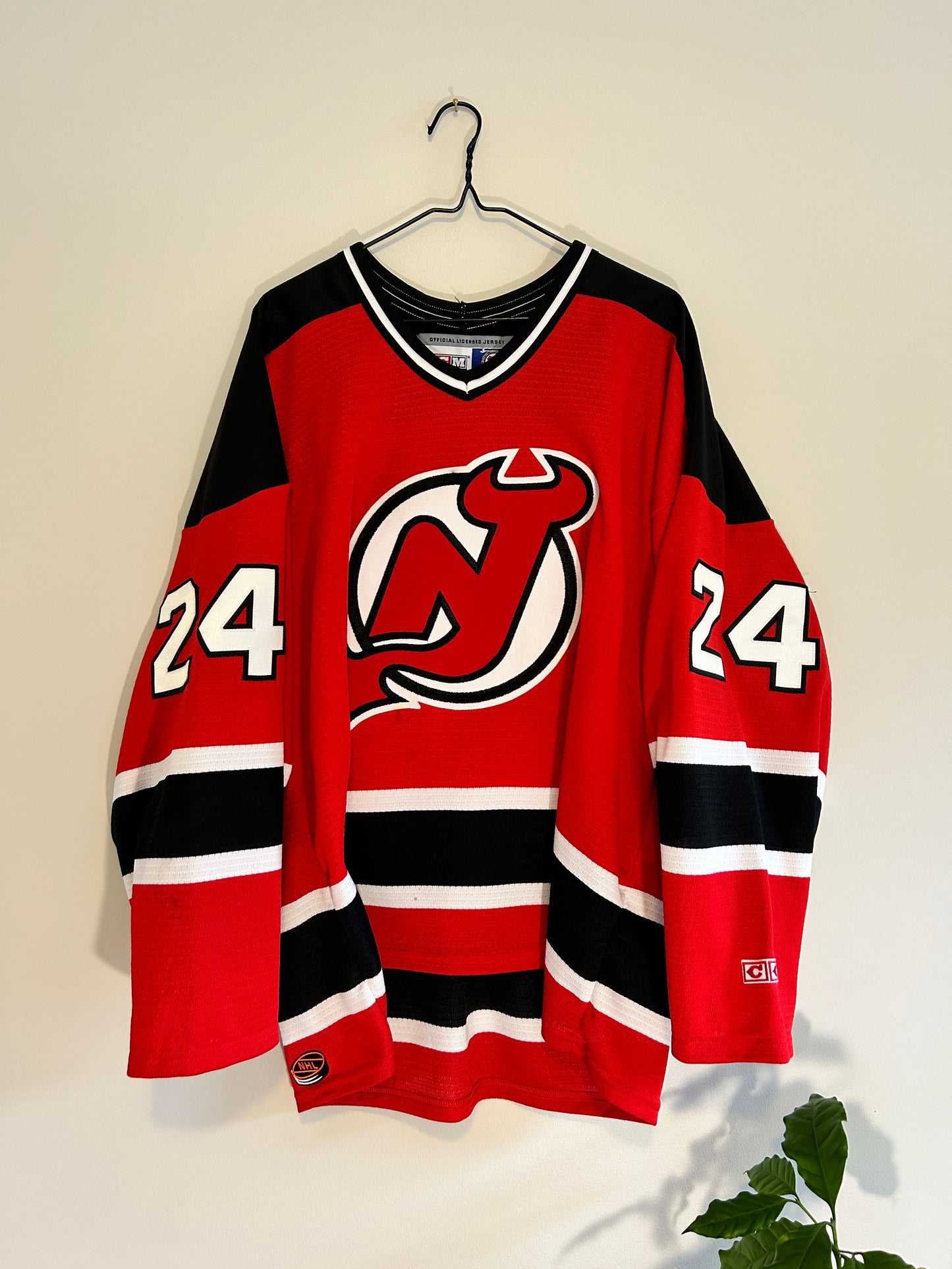 Signed Greg Adams New Jersey Devils Jersey (L)