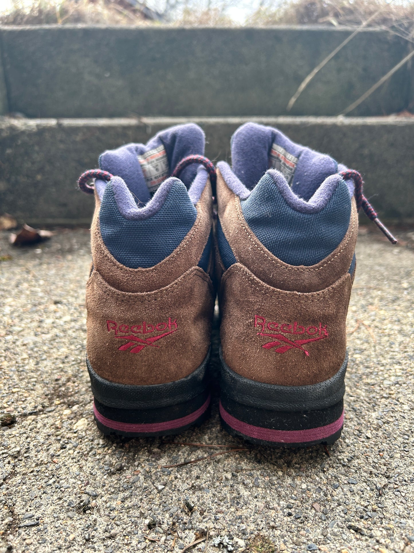 Vintage 90’s Reebok Hiking Boots (8.5W 7M)