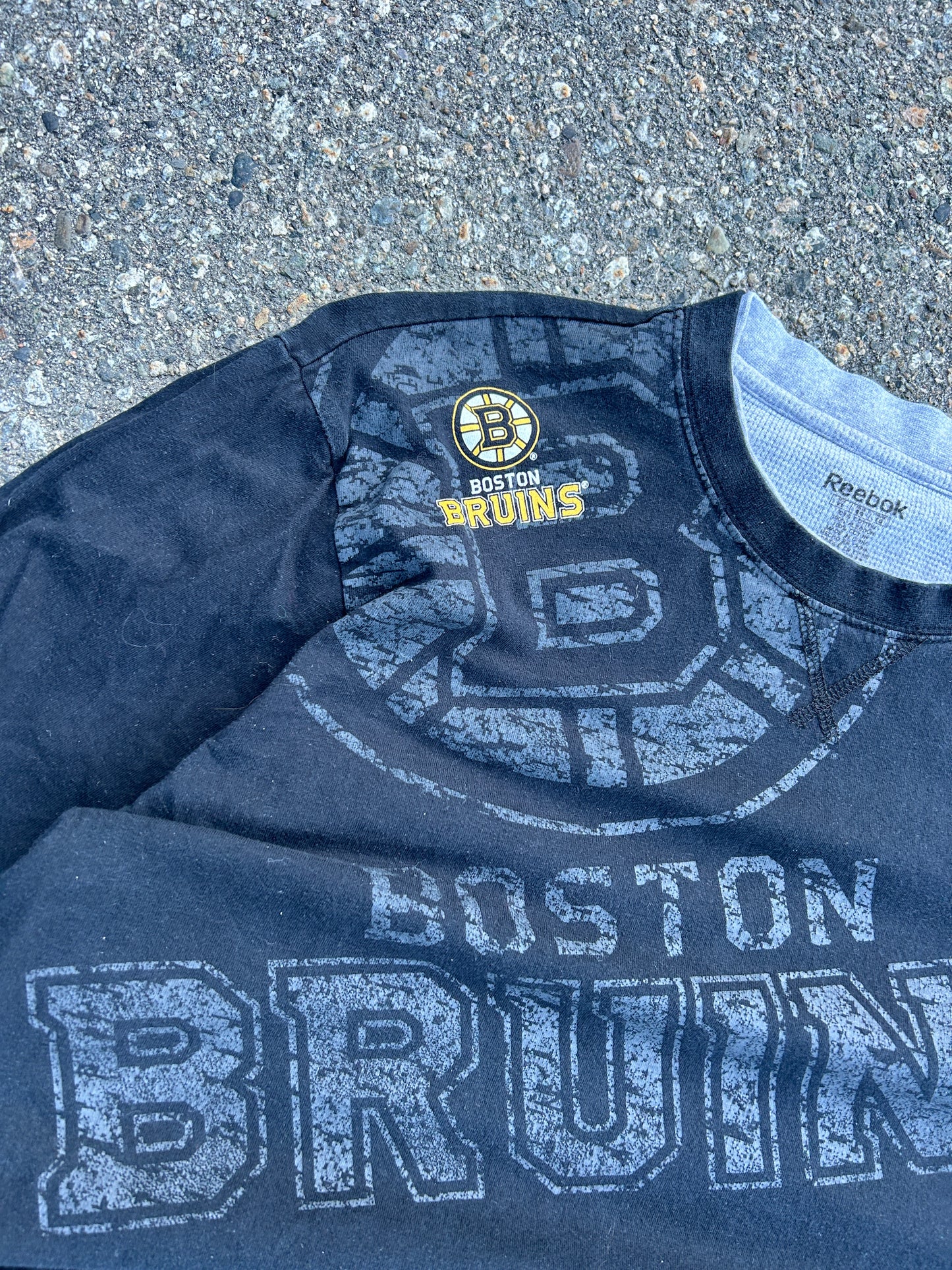 Vintage Y2K Boston Bruins Reebok Thermal Sleeved Tee (XL)