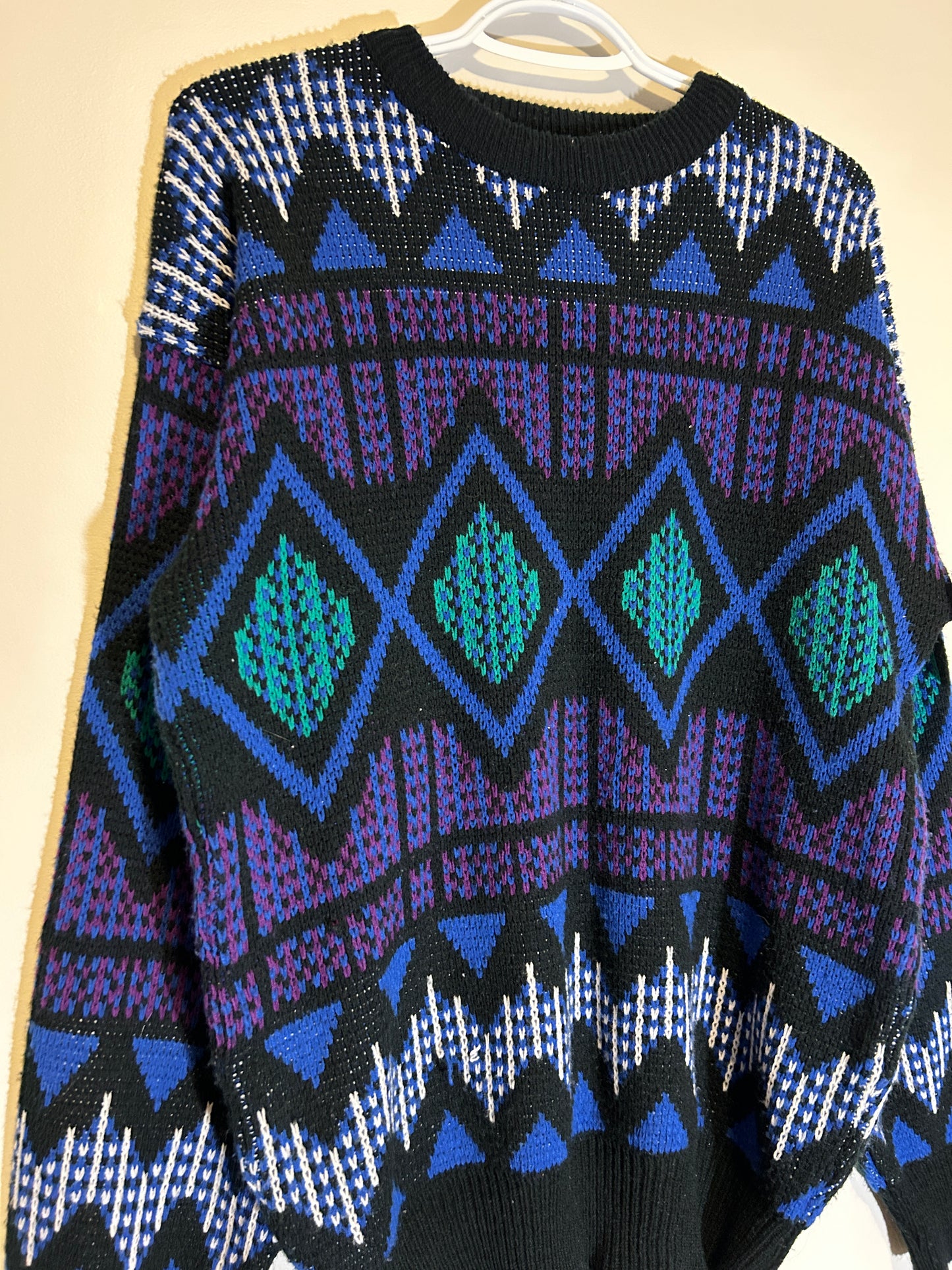 Fine Line Patterned Knit Sweater (M/L)