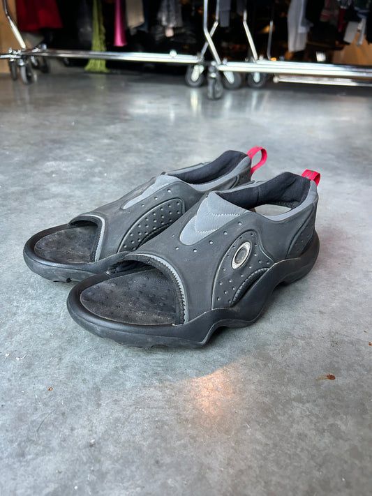 Rare Oakley Y2K Big Smoke Black Gorpcore Grunge Outdoor Sandals (10M)