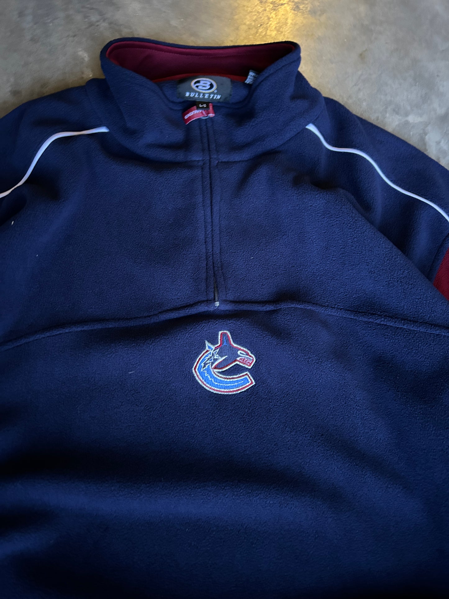 Vintage Vancouver Canucks Fleece Zip Sweater (L)