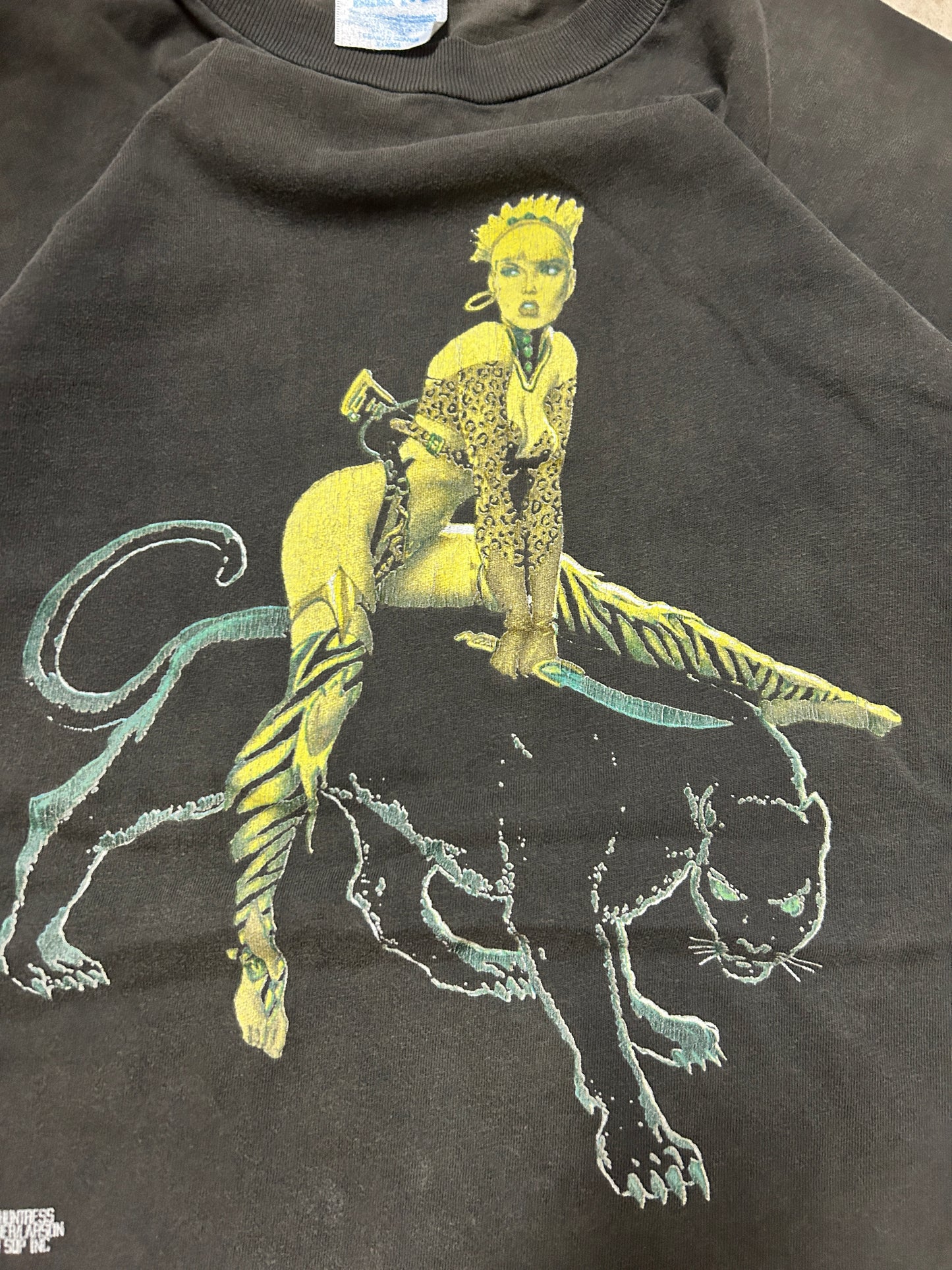 Vintage 1994 Fastner/Larson Feline Huntress Tee (XL)