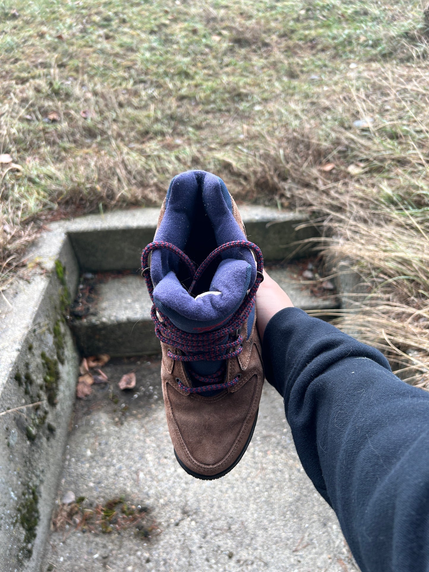 Vintage 90’s Reebok Hiking Boots (8.5W 7M)