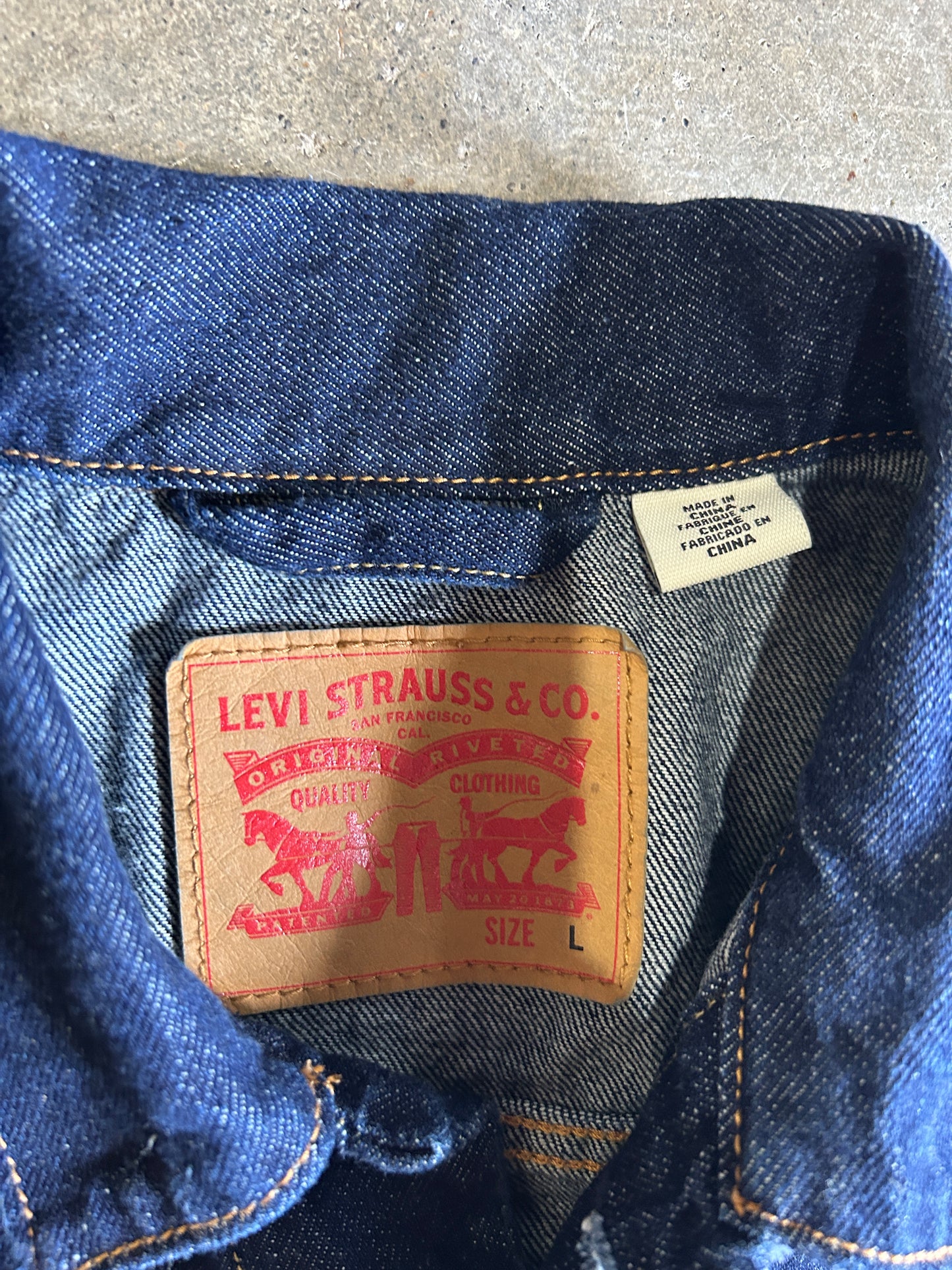 Levi’s Dark Wash Denim Jacket (L)