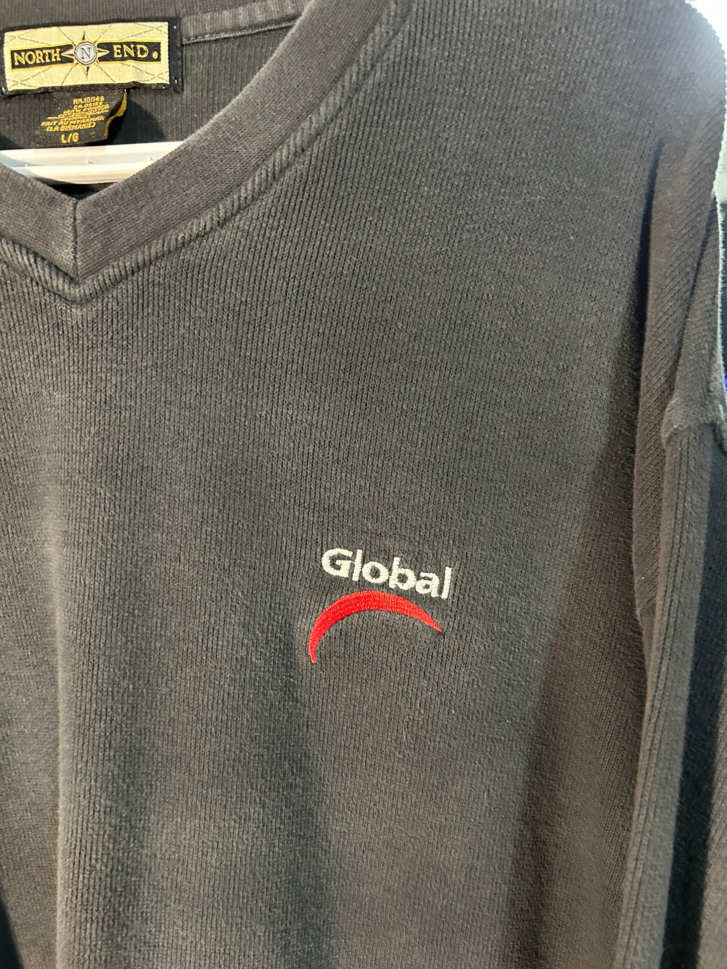 Global V-neck Sweater (L)
