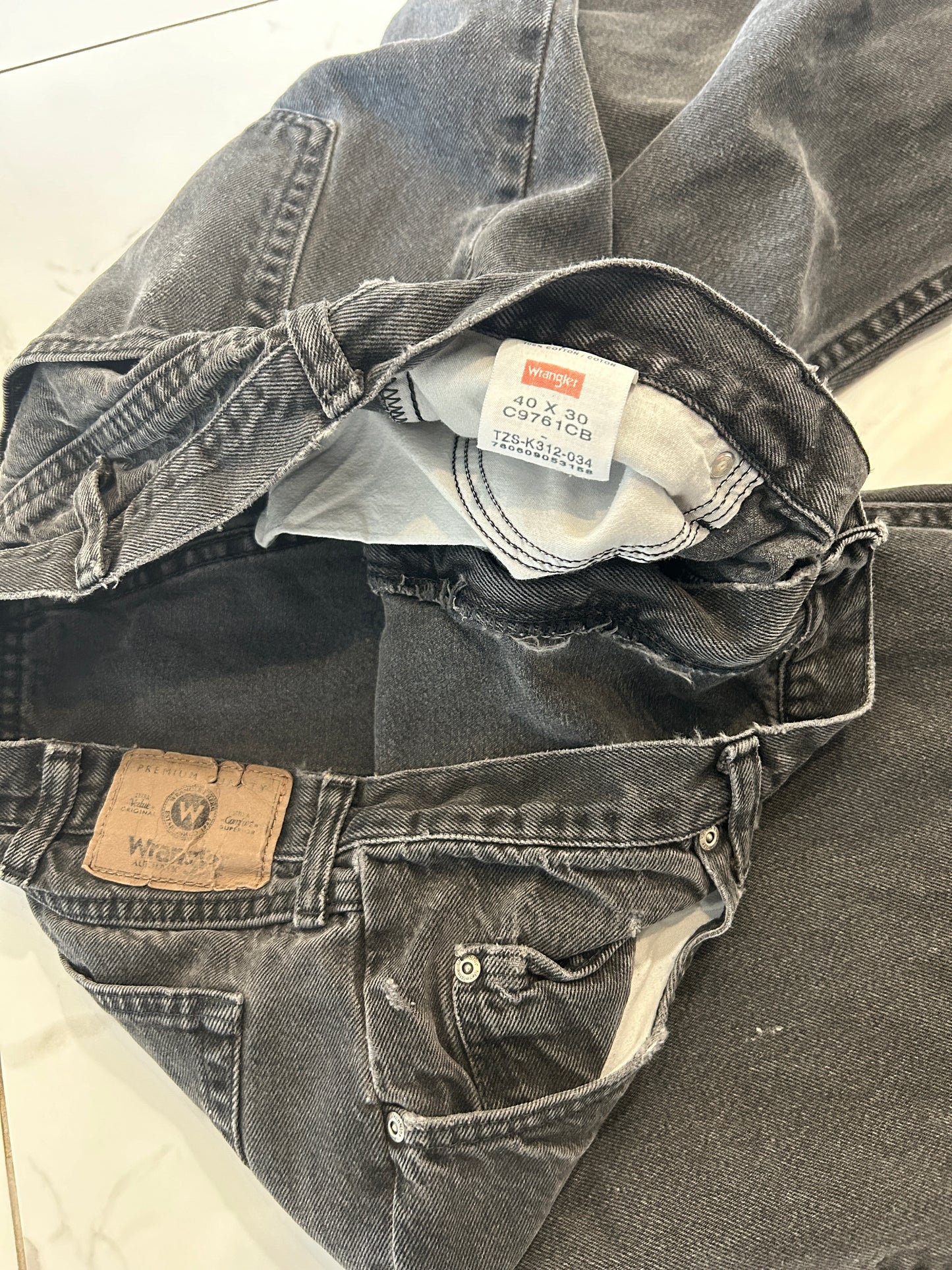 Black Faded Wrangler Jeans (40x30)