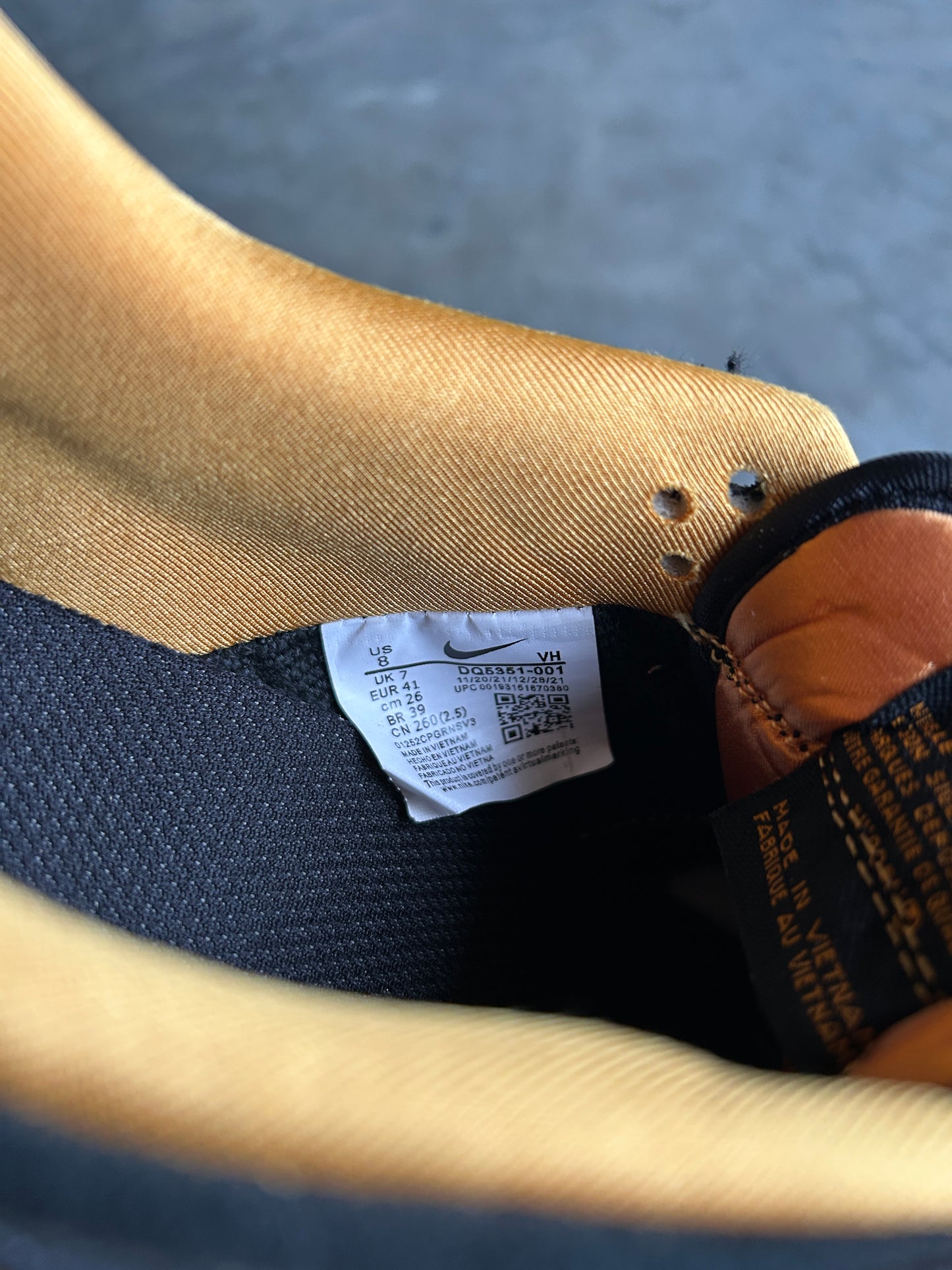 Nike SB Black Yellow and Grey Dunks (8M)