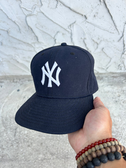 Navy Yankees Fitted Hat (7 5/8)