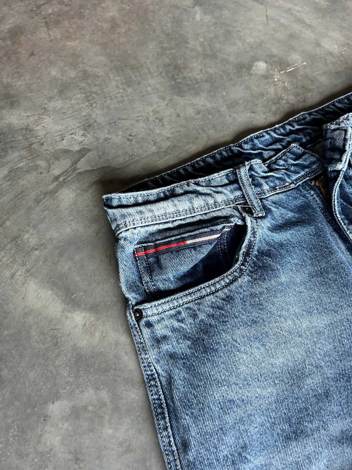 Vintage Tommy Hilfiger Carpenter Jeans (32x30)