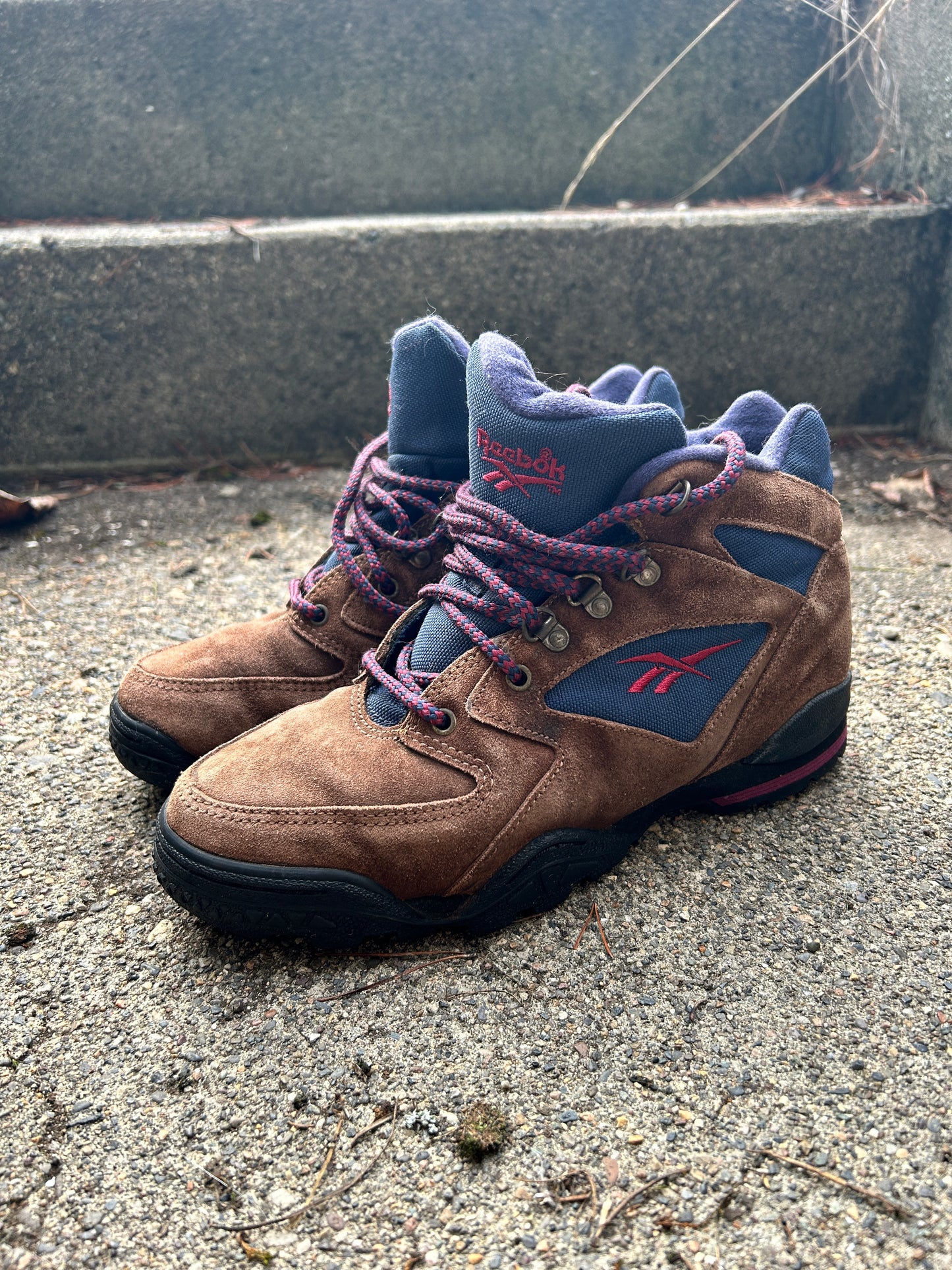 Vintage 90’s Reebok Hiking Boots (8.5W 7M)