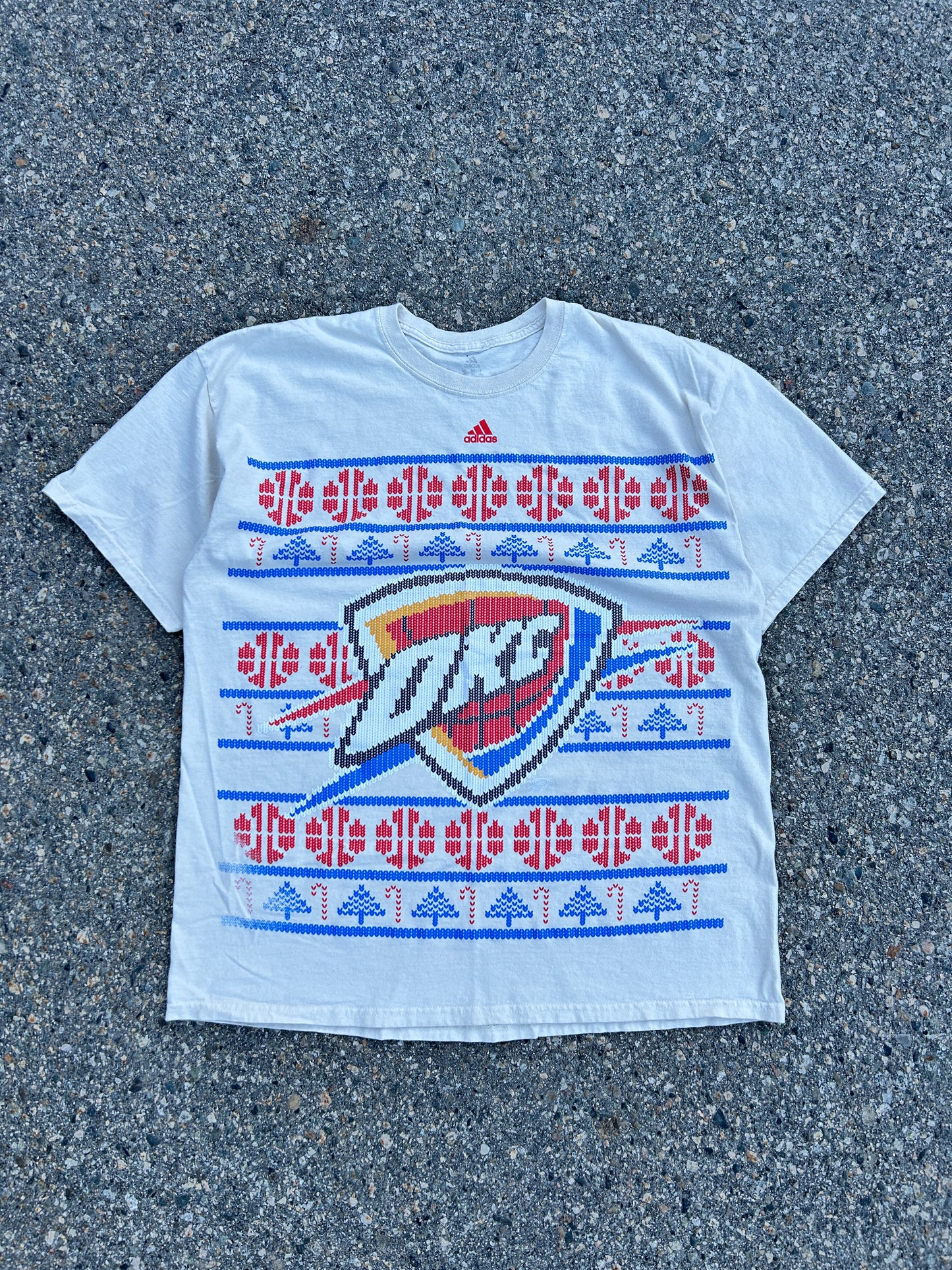 Adidas Oklahoma City Thunder Christmas Sweater Graphic Tee (XL)