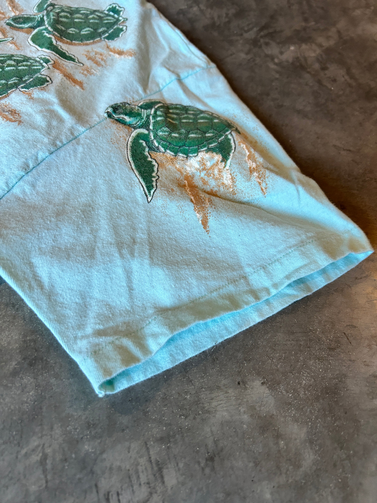 Vintage 90’s Turtle AOP Tee (L)