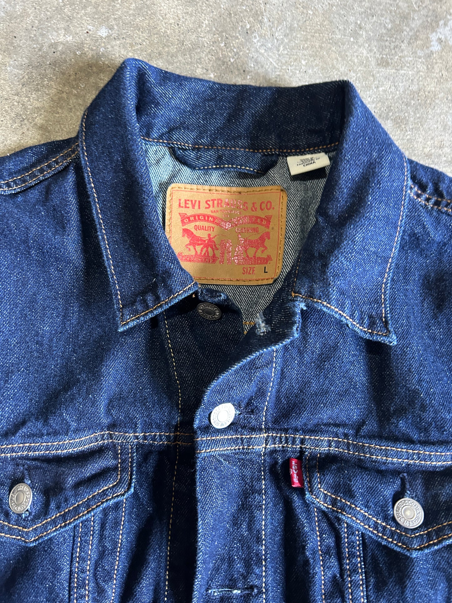 Levi’s Dark Wash Denim Jacket (L)