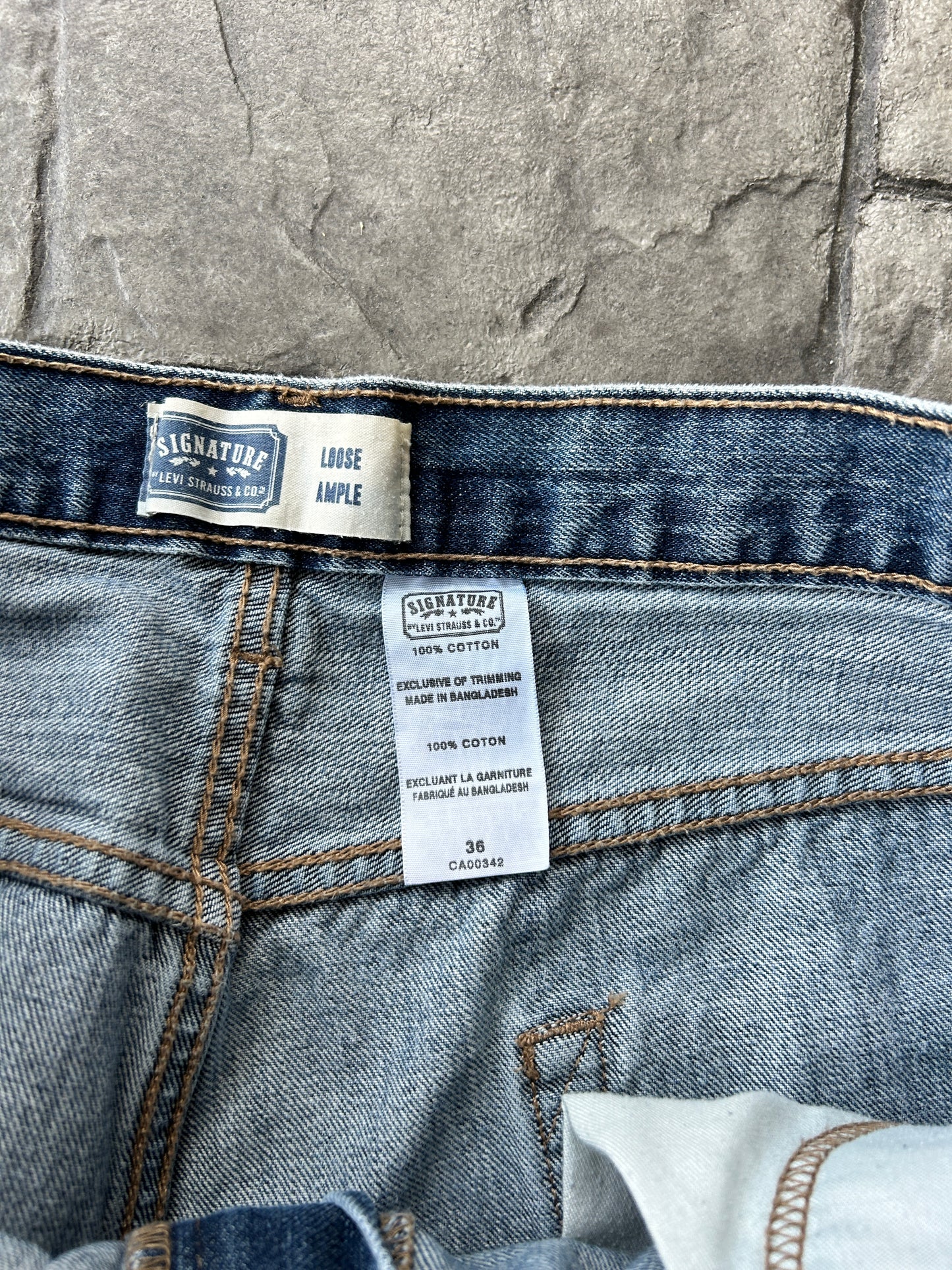 Vintage Levi’s Loose Fit Signature Jorts (36W)