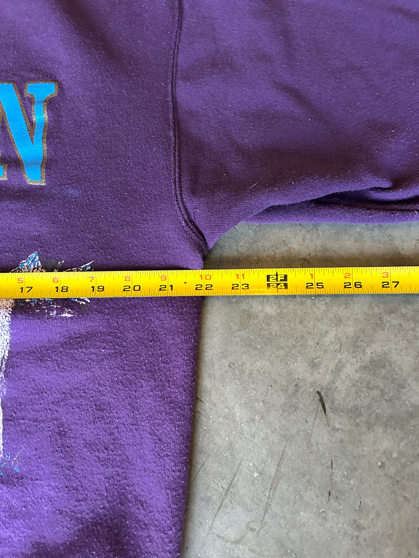 Vintage Yukon Purple Wolf Crew (L)