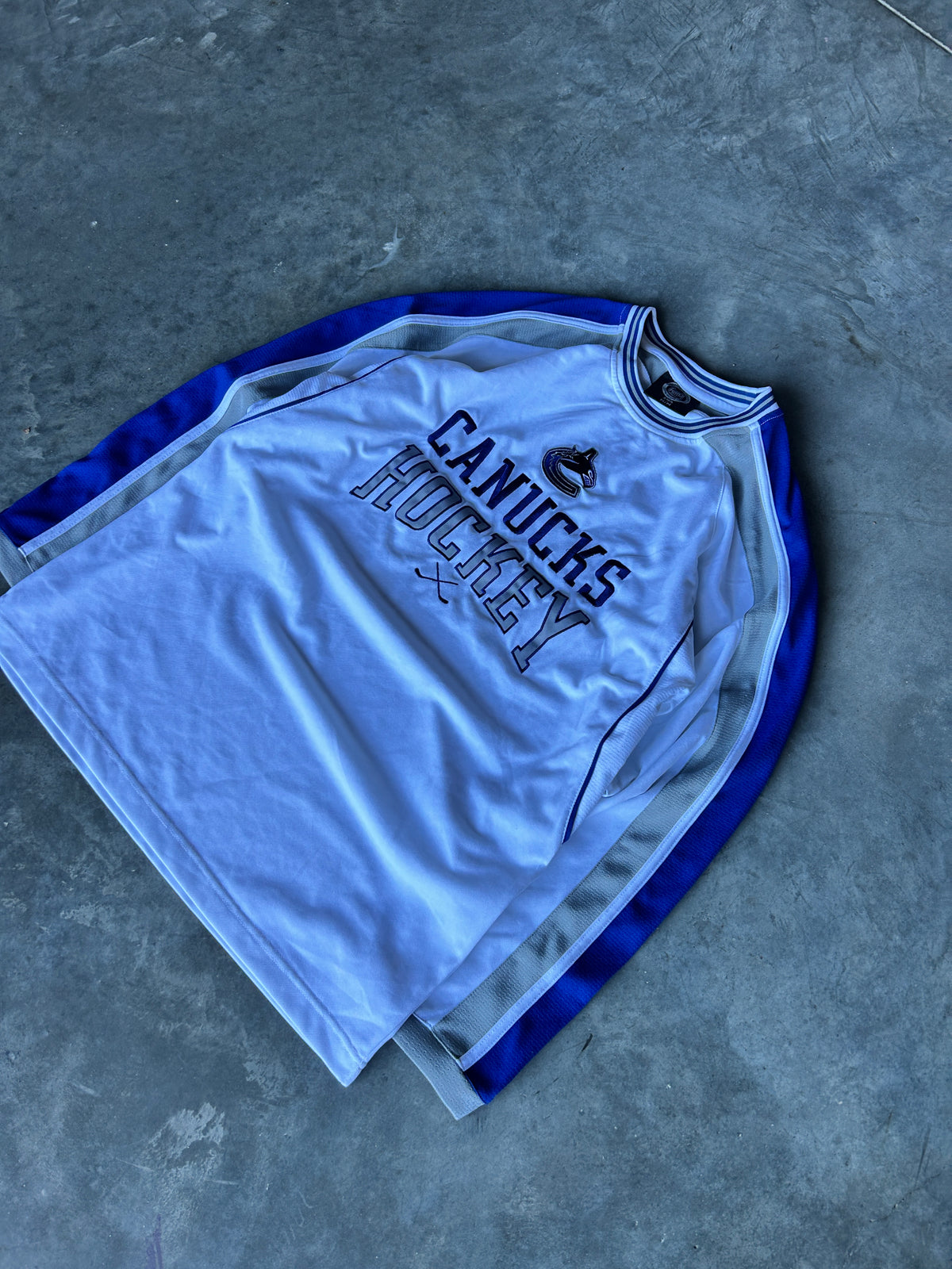 White Canucks Hockey Warmup Jersey (M)
