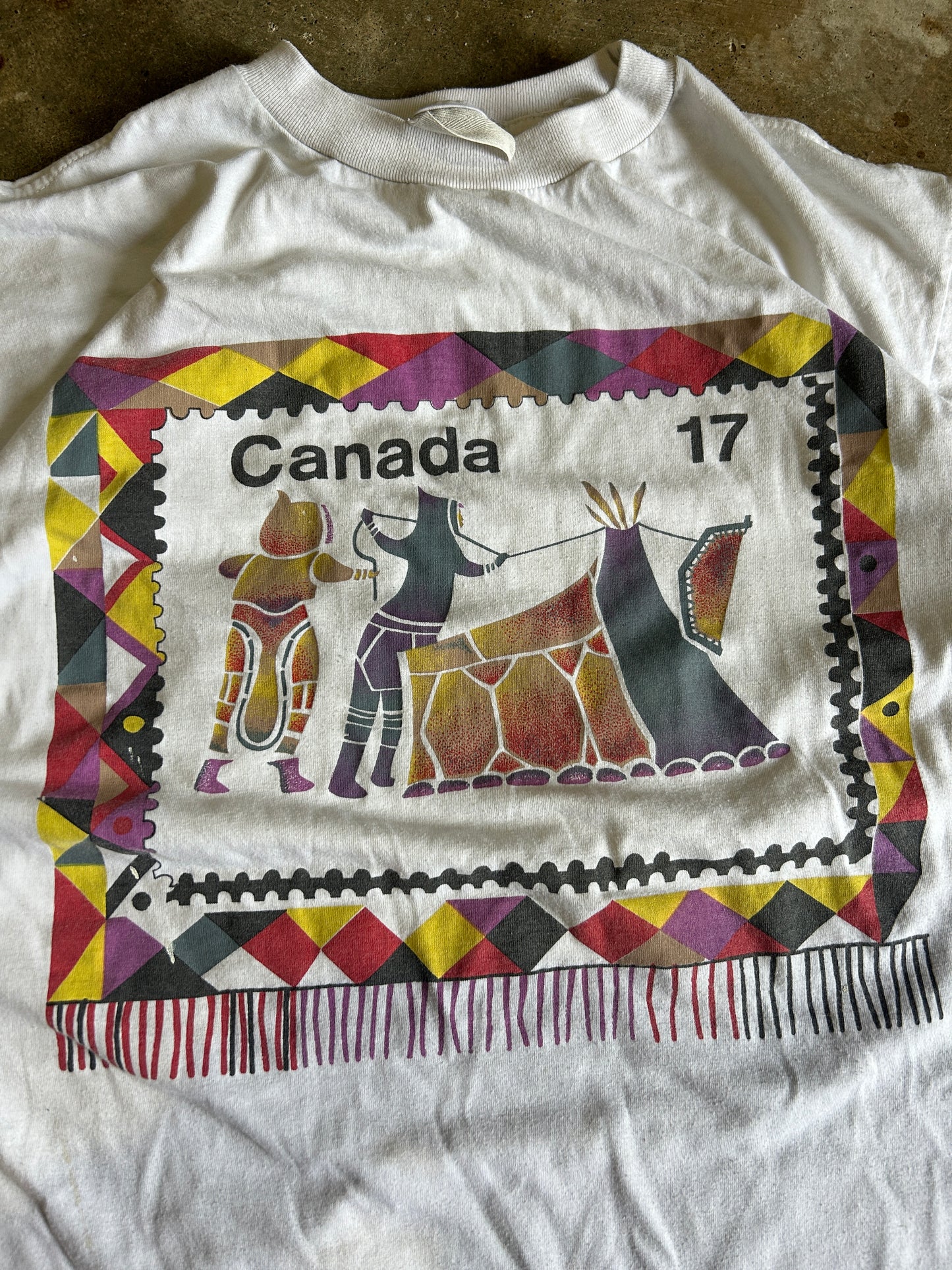 Vintage Canada 17 Inuit Print Tee (L)