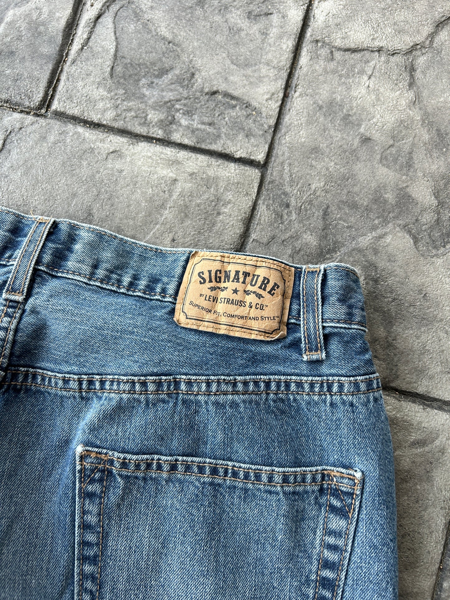 Vintage Levi’s Loose Fit Signature Jorts (36W)