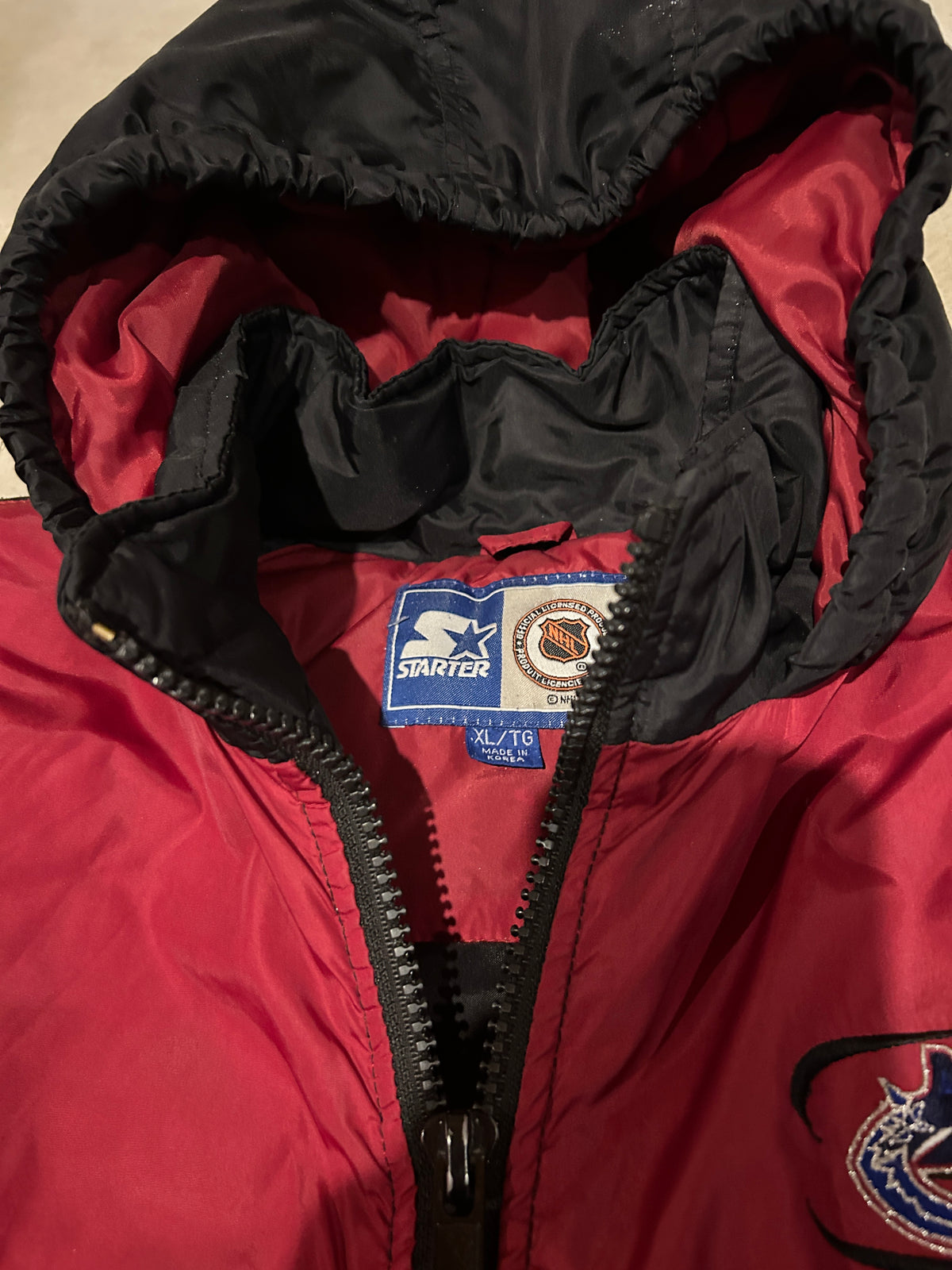 Vintage 90’s Vancouver Canucks Starter Jacket (XL)