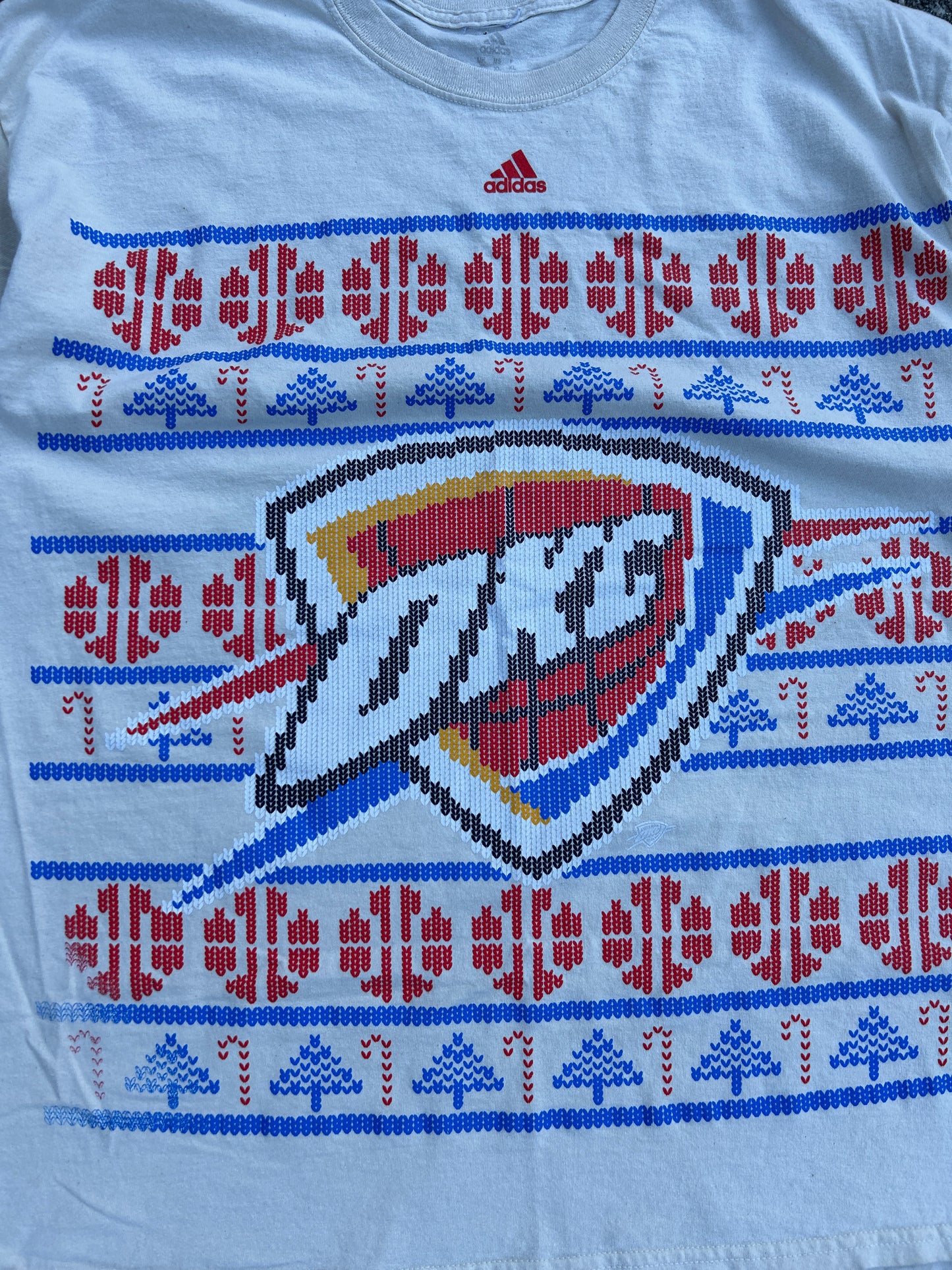 Adidas Oklahoma City Thunder Christmas Sweater Graphic Tee (XL)