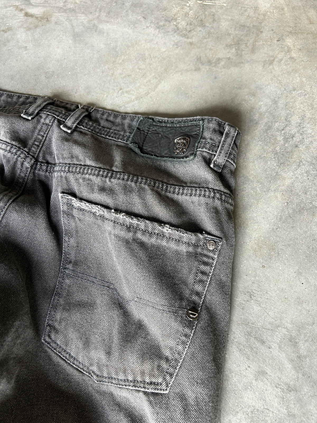 Distressed Faded Grey Diesel Jeans (34x30)