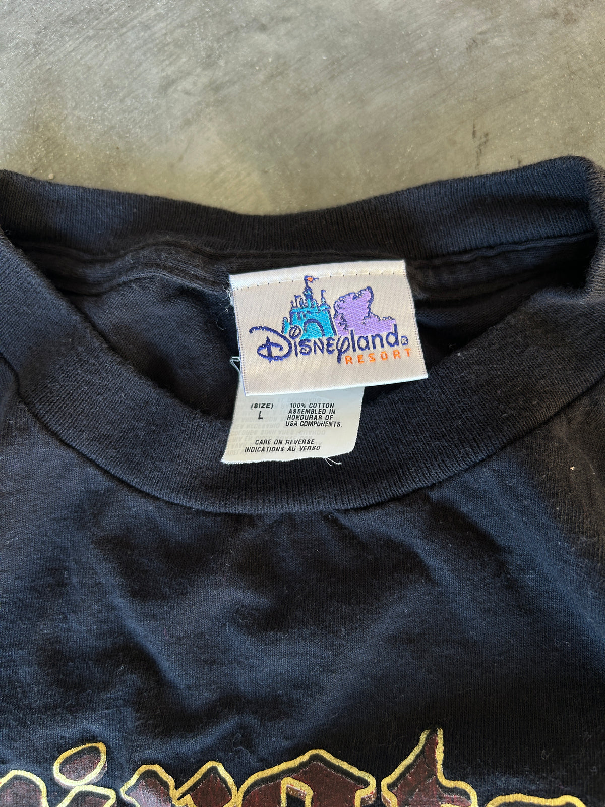 Vintage Disneyland Pirates of the Caribbean Tee (L)