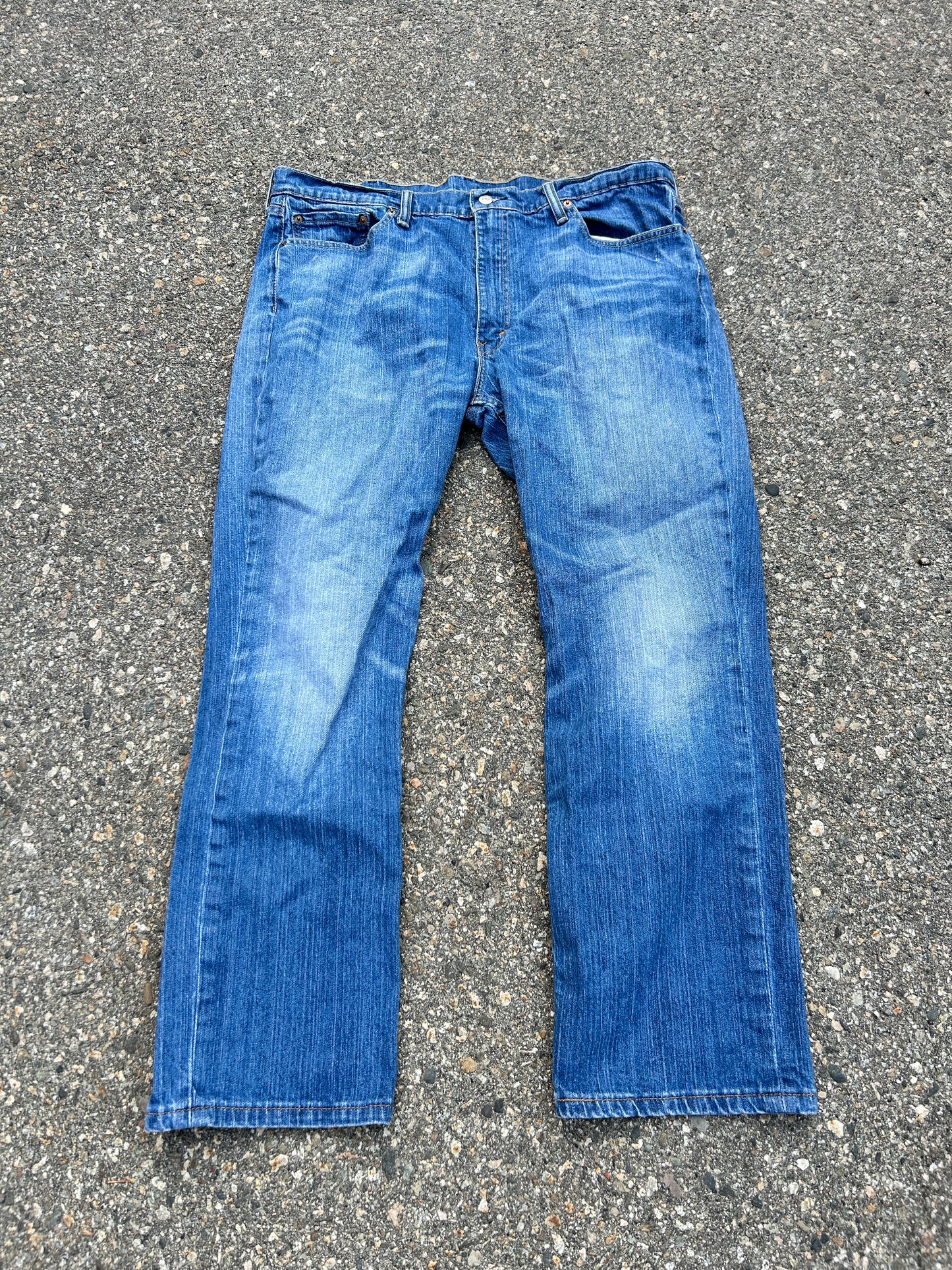 Light wash Levi’s 514 Jeans (40x30)