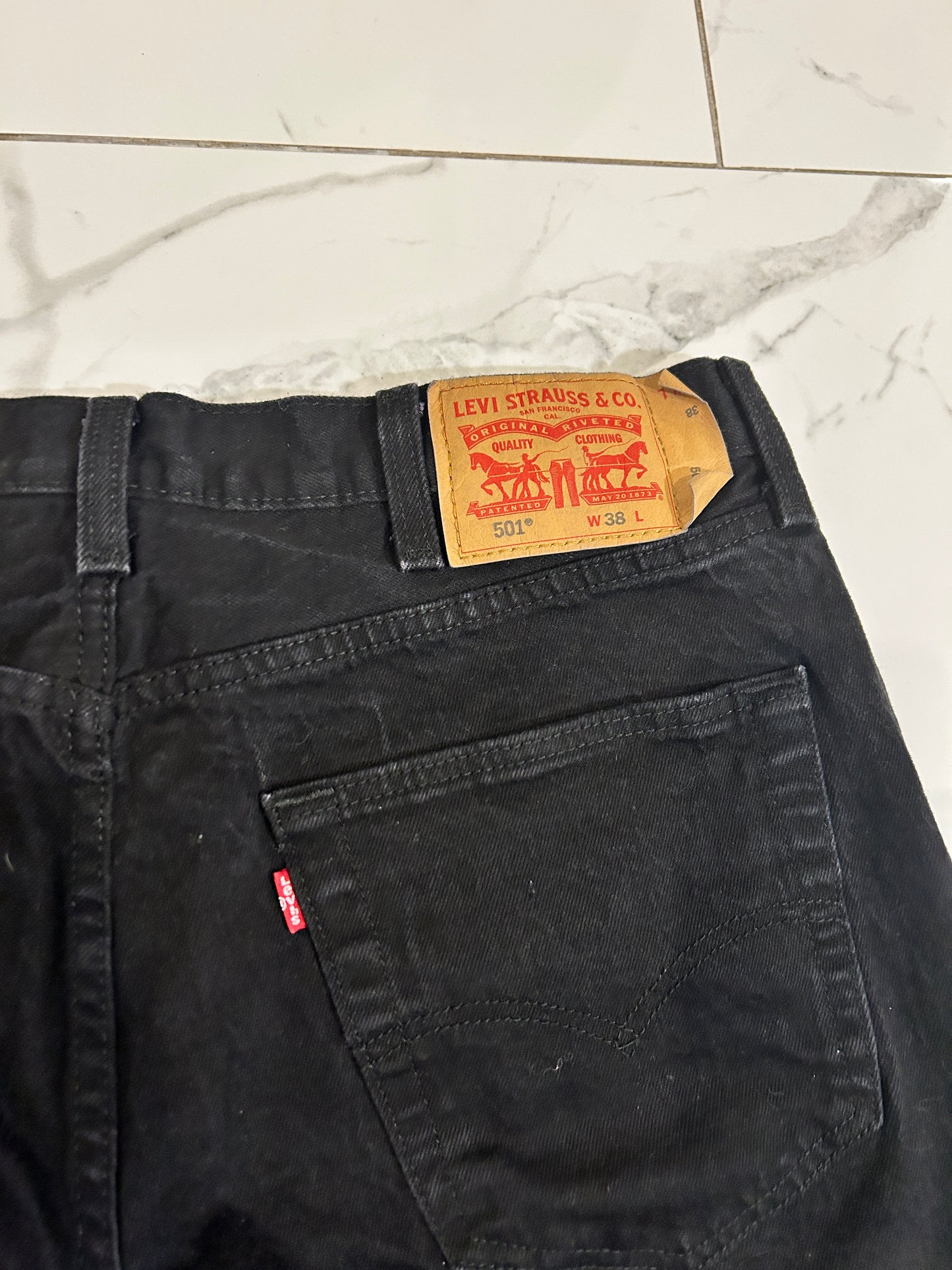 Black Levi’s 501 Jorts (38W)