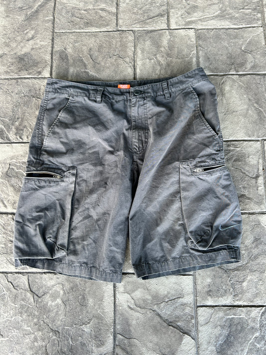 Nike Cargo Shorts (34W)